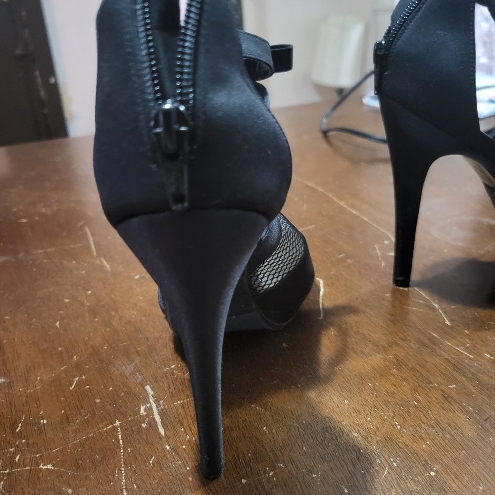 Vera Wang Size 9 black heels